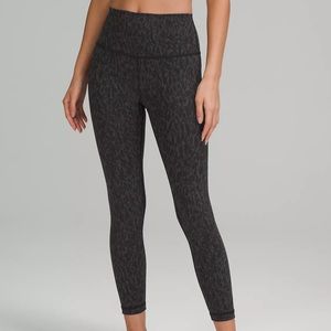 ✨LULULEMON✨ leggings worn once. 25” Wunder Under High-Rise Tight.